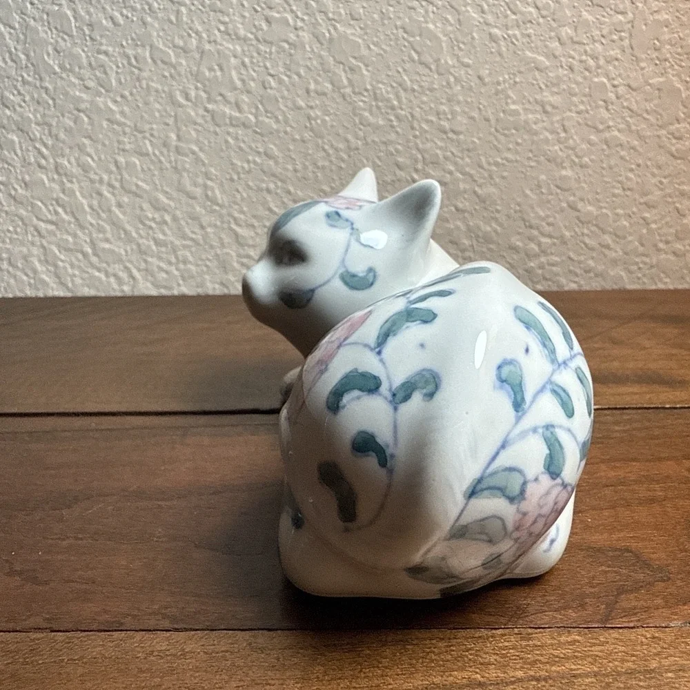 Vintage cat figurine white cat Green Ivy Flowers